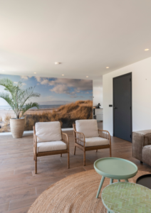 Woonkamer van familie vakantiehuis De Zuivelhandel